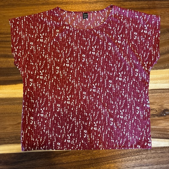 SHEIN Tops - SHEIN Burgundy Floral Top